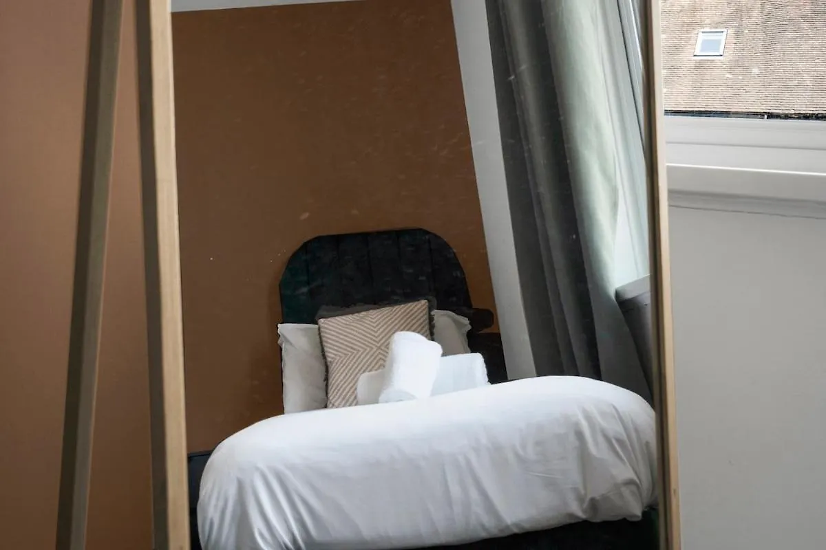 Spacious & Stylish - Free Parking - Fast Wifi Cardiff 0*,