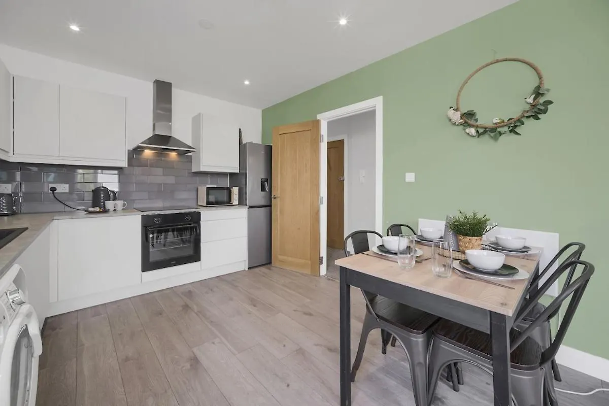 Spacious & Stylish - Free Parking - Fast Wifi Cardiff